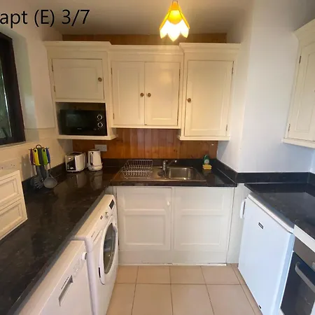 Crescent Close Daire *