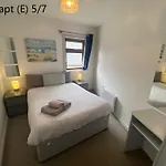 Crescent Close דירה