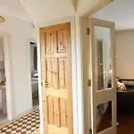 Crescent Close דירה