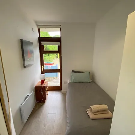 Apartment Crescent Close