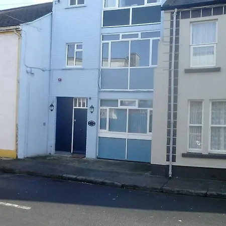 Apartment Crescent Close