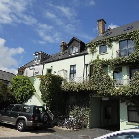 Apartment Crescent Close *