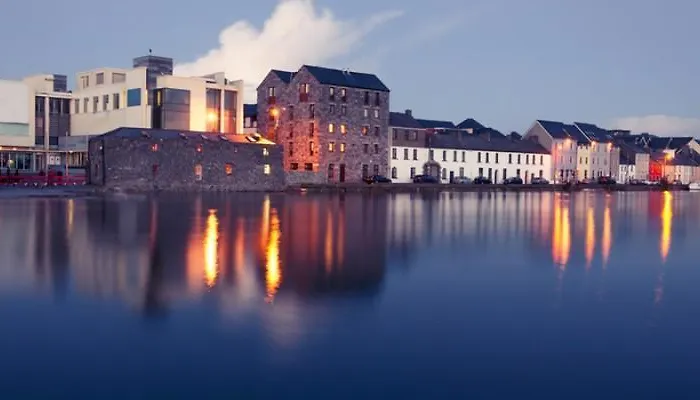 Daire Crescent Close *