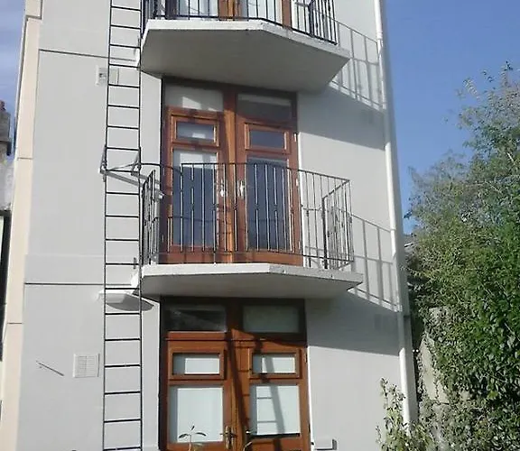 Daire Crescent Close *