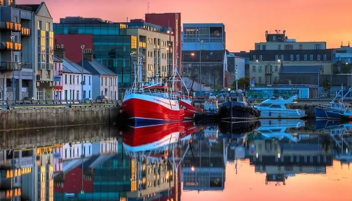 Daire Crescent Close *