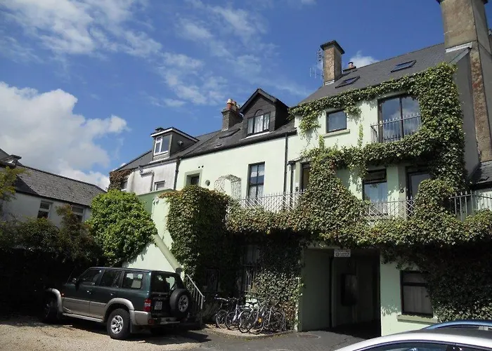 Daire Crescent Close *