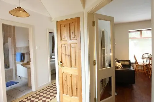 Crescent Close Daire