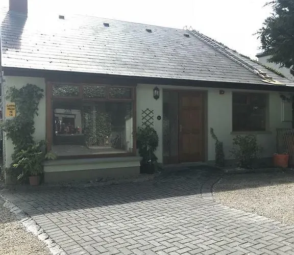 Daire Crescent Close *